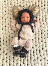 Load image into Gallery viewer, Obsidian Waki Hat